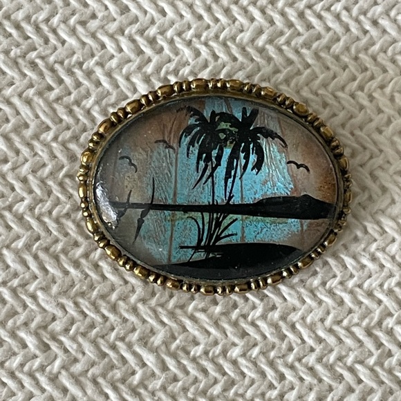 Morpho Butterfly Wing Brooch and Earrings - Picture 2 of 5